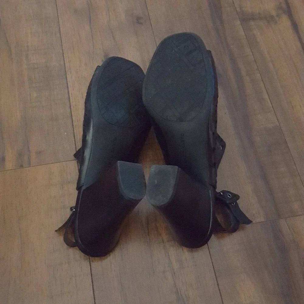 Franco Sarto Black Leather Laser Cut Slingback Block Heel Sandals Open‎ Toe